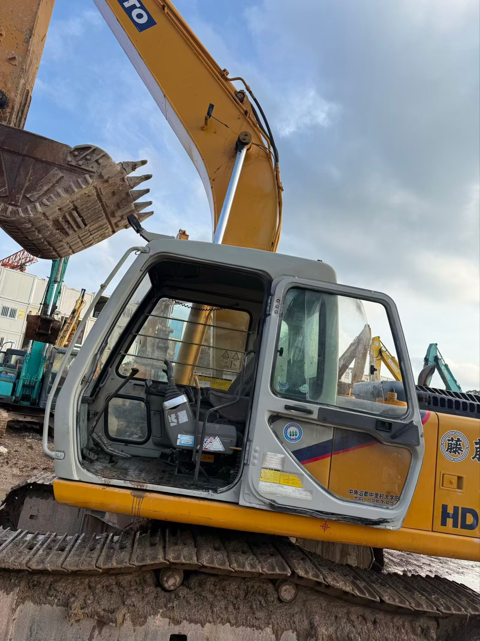 Buy Kato 820-3SP Used Excavator / 5