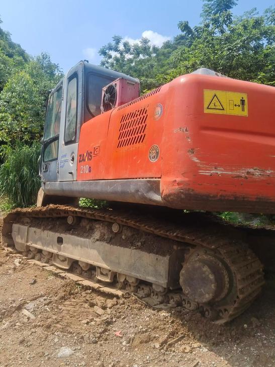 Buy Hitachi ZX200-6 Used Excavator / 1