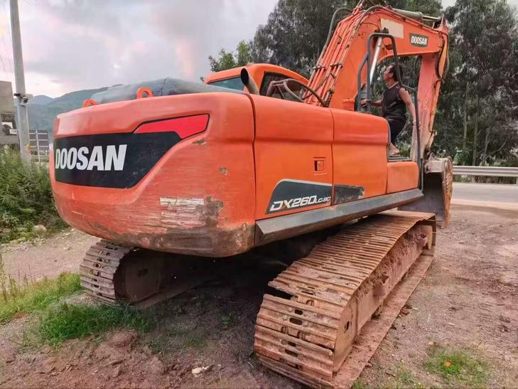 Buy Doosan DH220 Used Excavator / 1