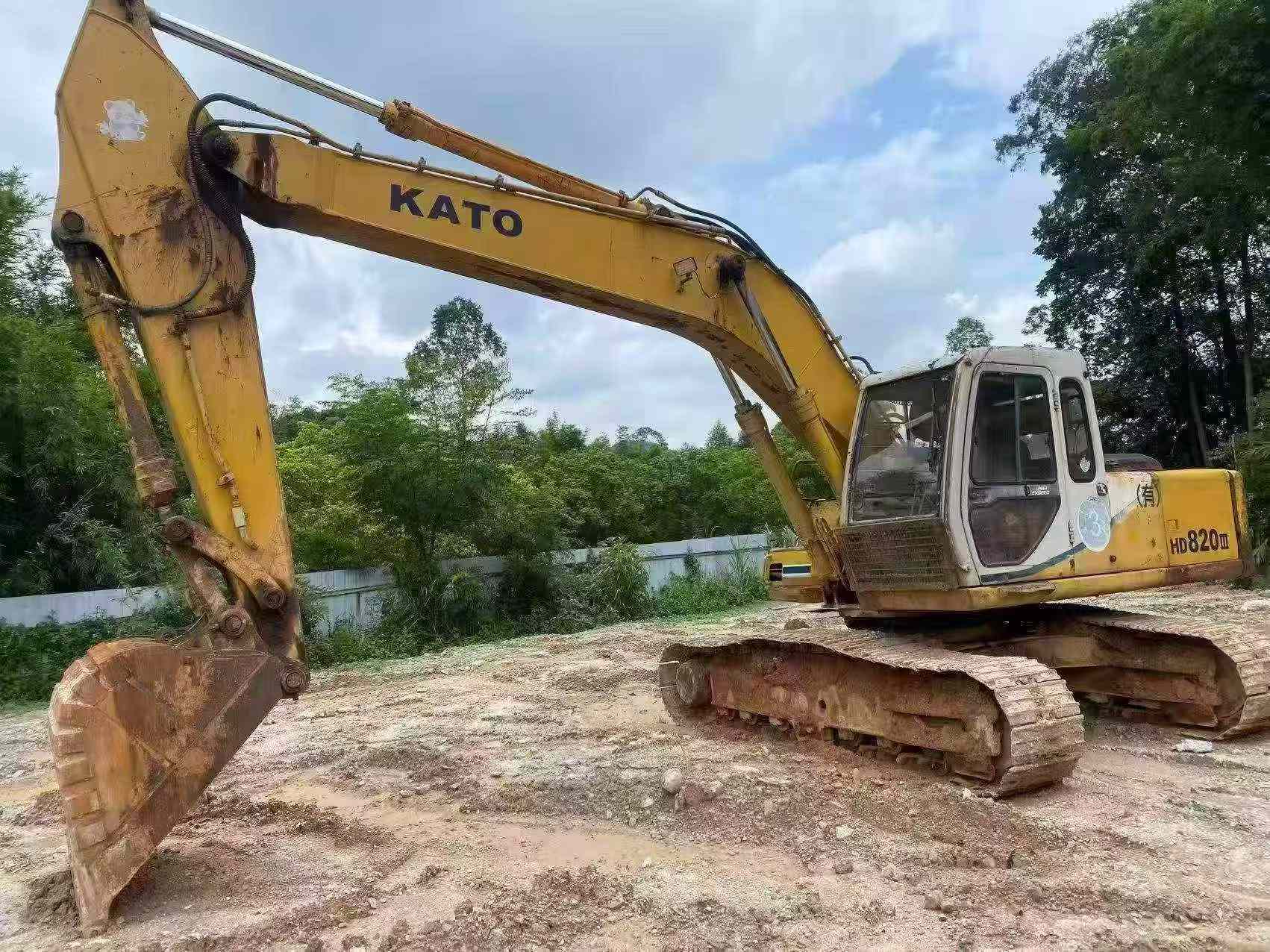 Buy Kato 820-3SP Used Excavator / 2