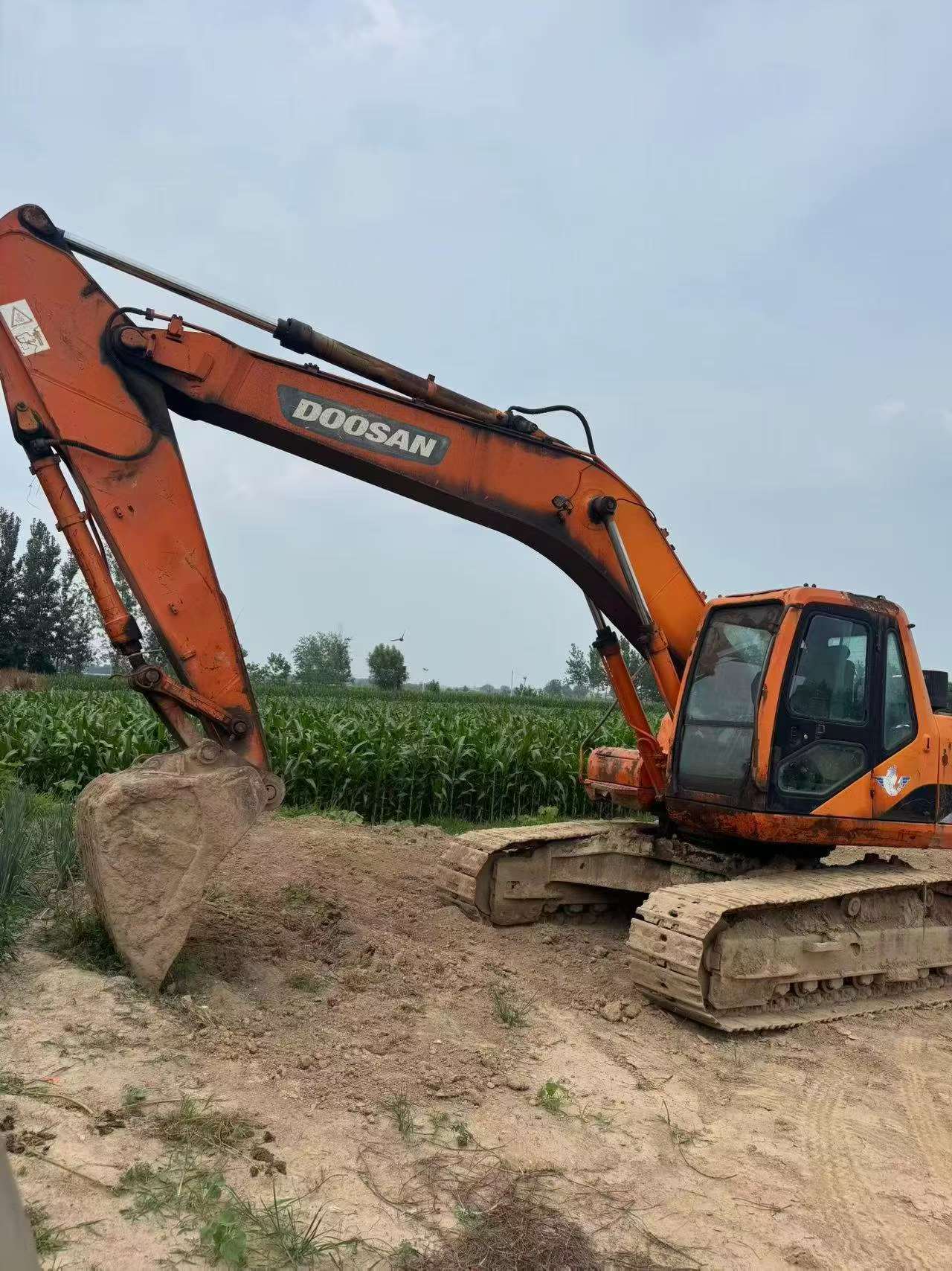 Buy Doosan DH220-7 Used Excavator / 1