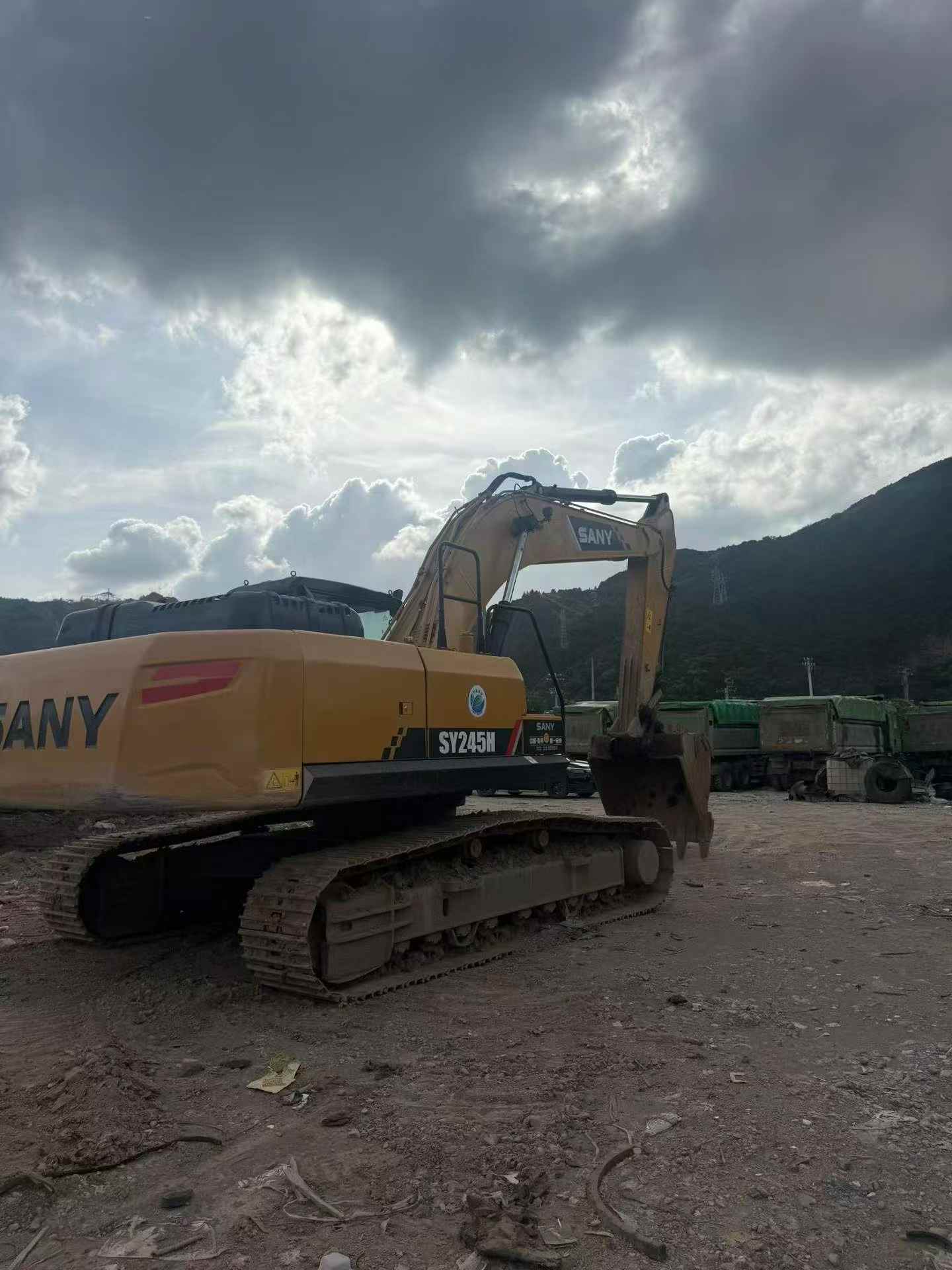 Buy Sany SY245H Used Excavator / 9 Buy Sany SY245H Used Excavator / 9