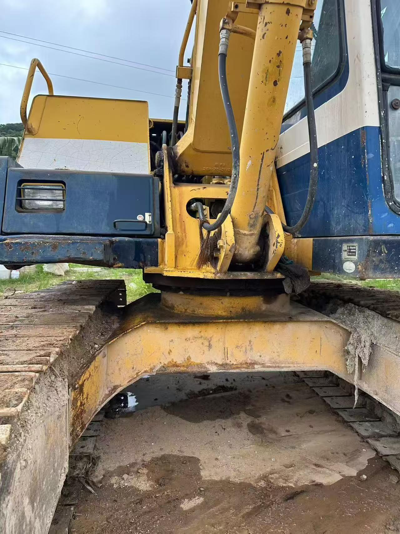 Buy Komatsu PC60-6 Used Excavator / 3