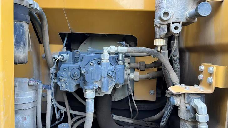 Buy XCMG XE135B Used Excavator / 1