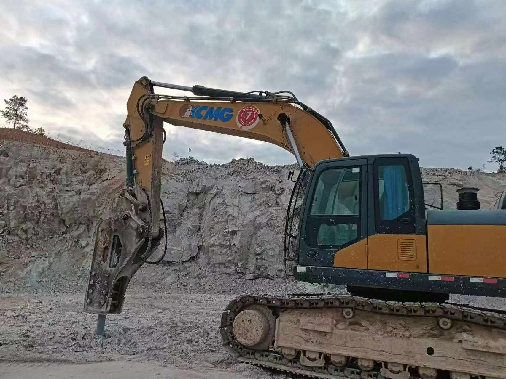 Buy XCMG XE370 Used Excavator / 3