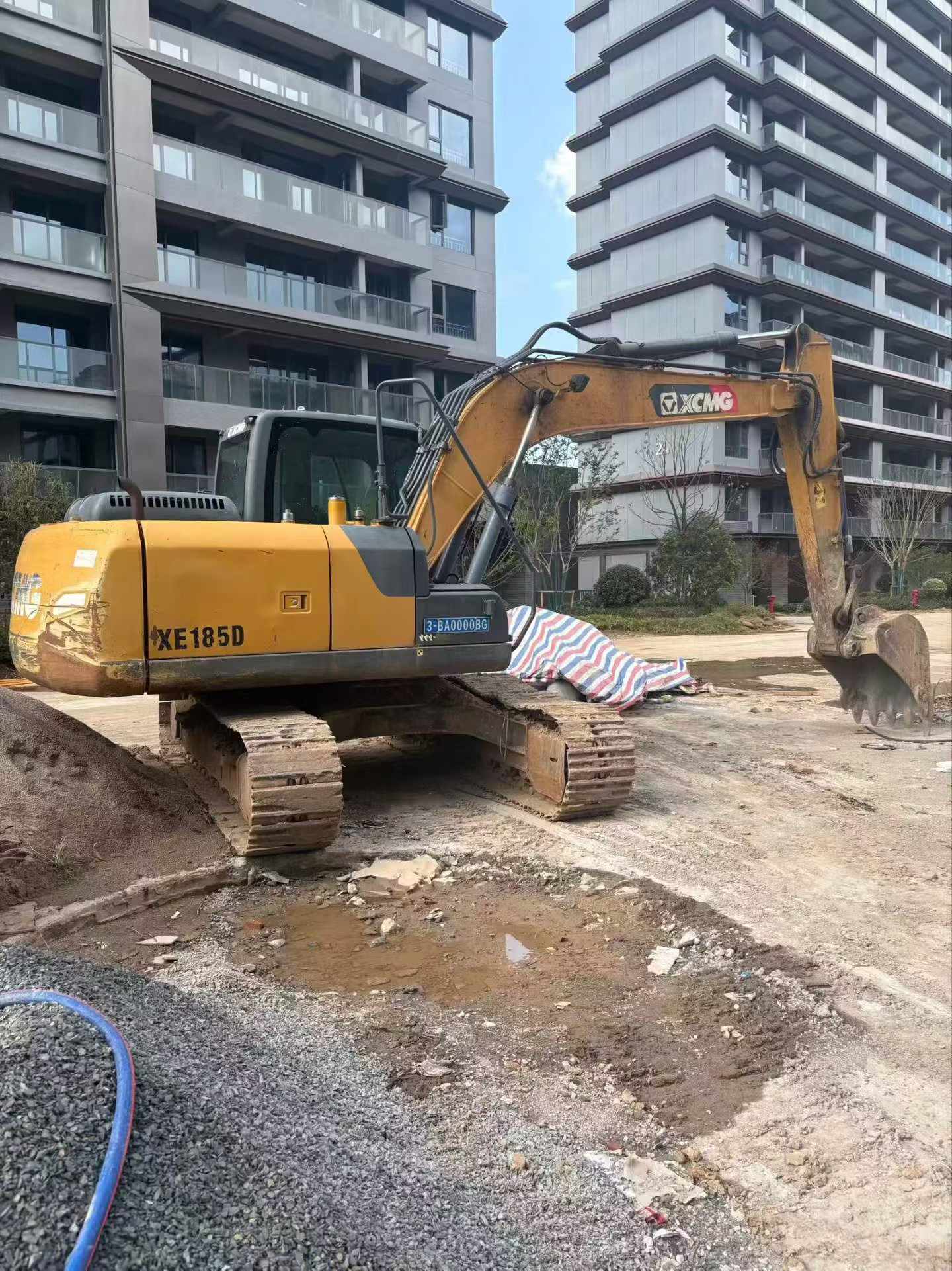 Buy XCMG XE135B Used Excavator / 3