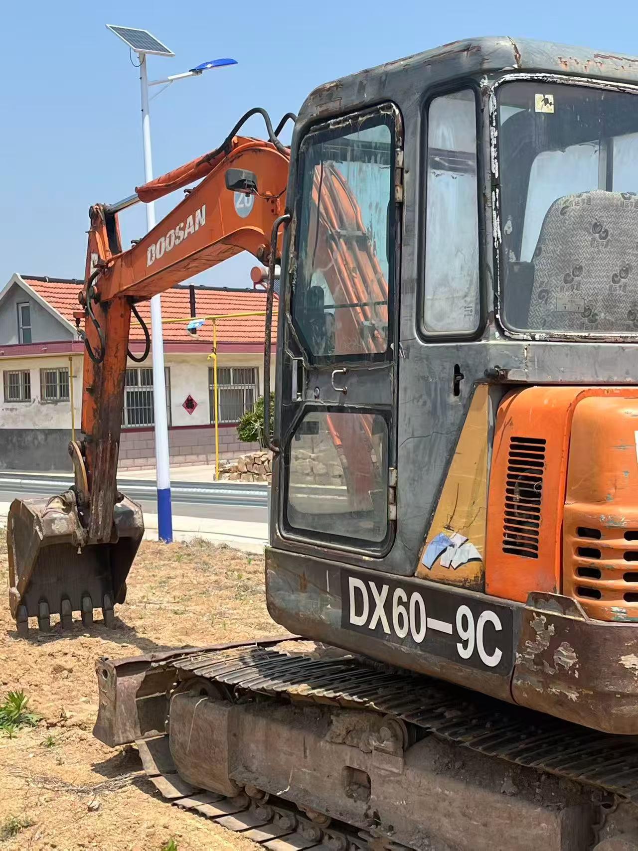 Buy Doosan DH55 Used Excavator / 2 Buy Doosan DH55 Used Excavator / 2