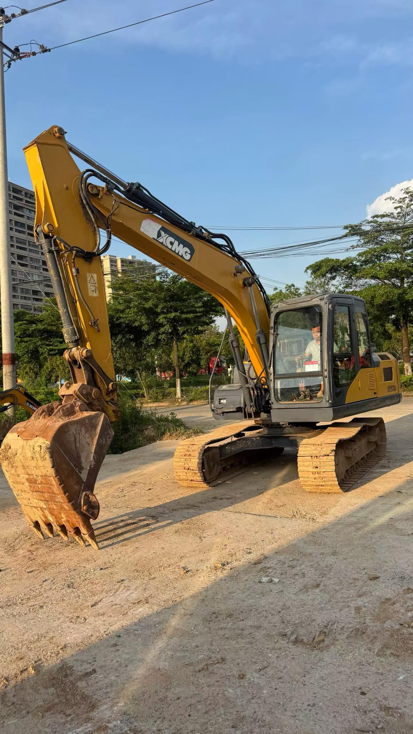 Buy XCMG XE135B Used Excavator / 1