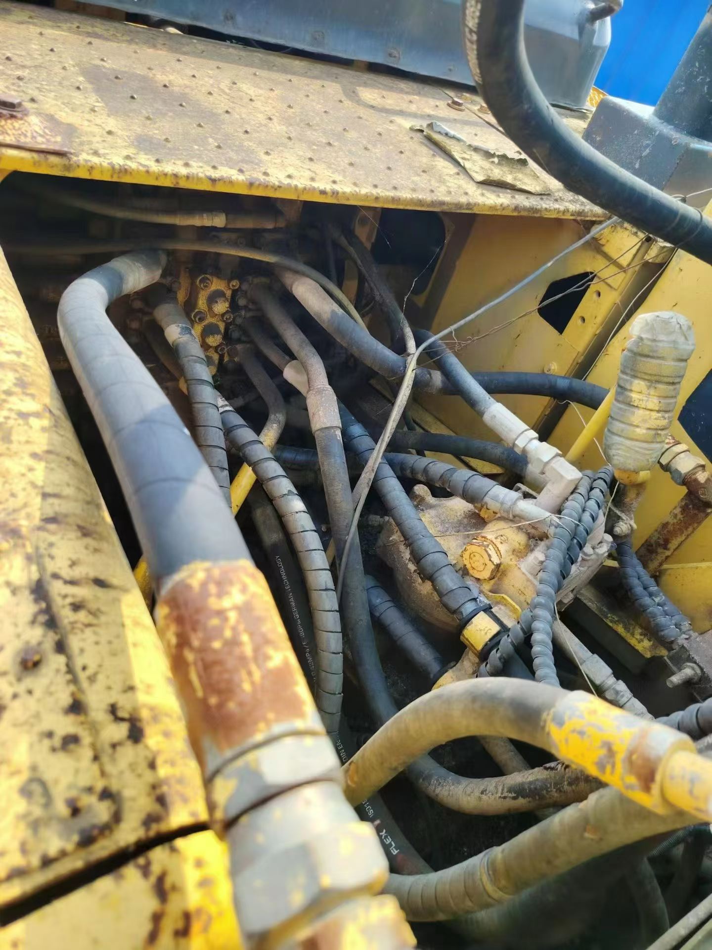 Buy Komatsu PC220-8 Used Excavator / 3