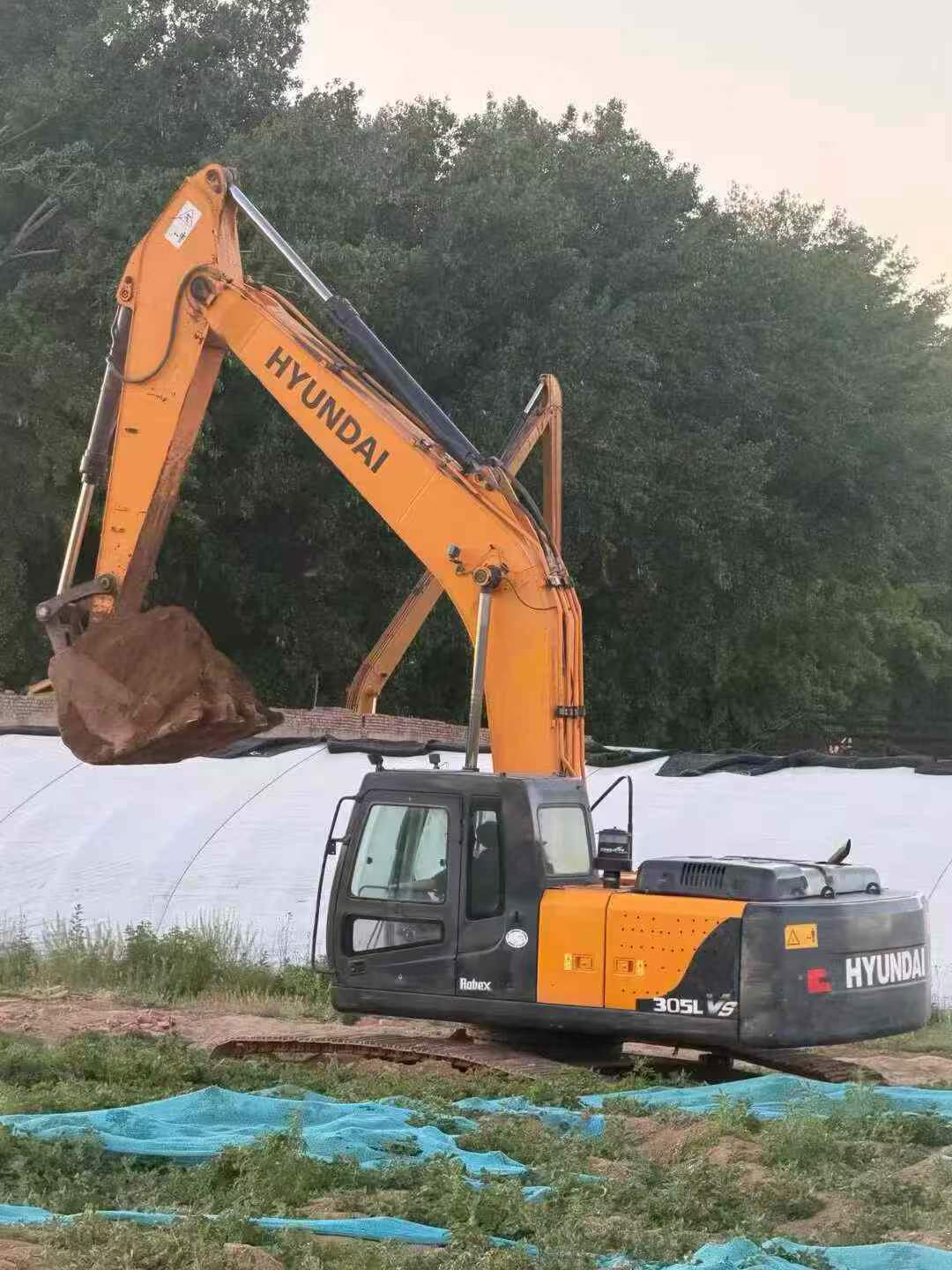 Buy Hyundai R305LVS Used Excavator / 3