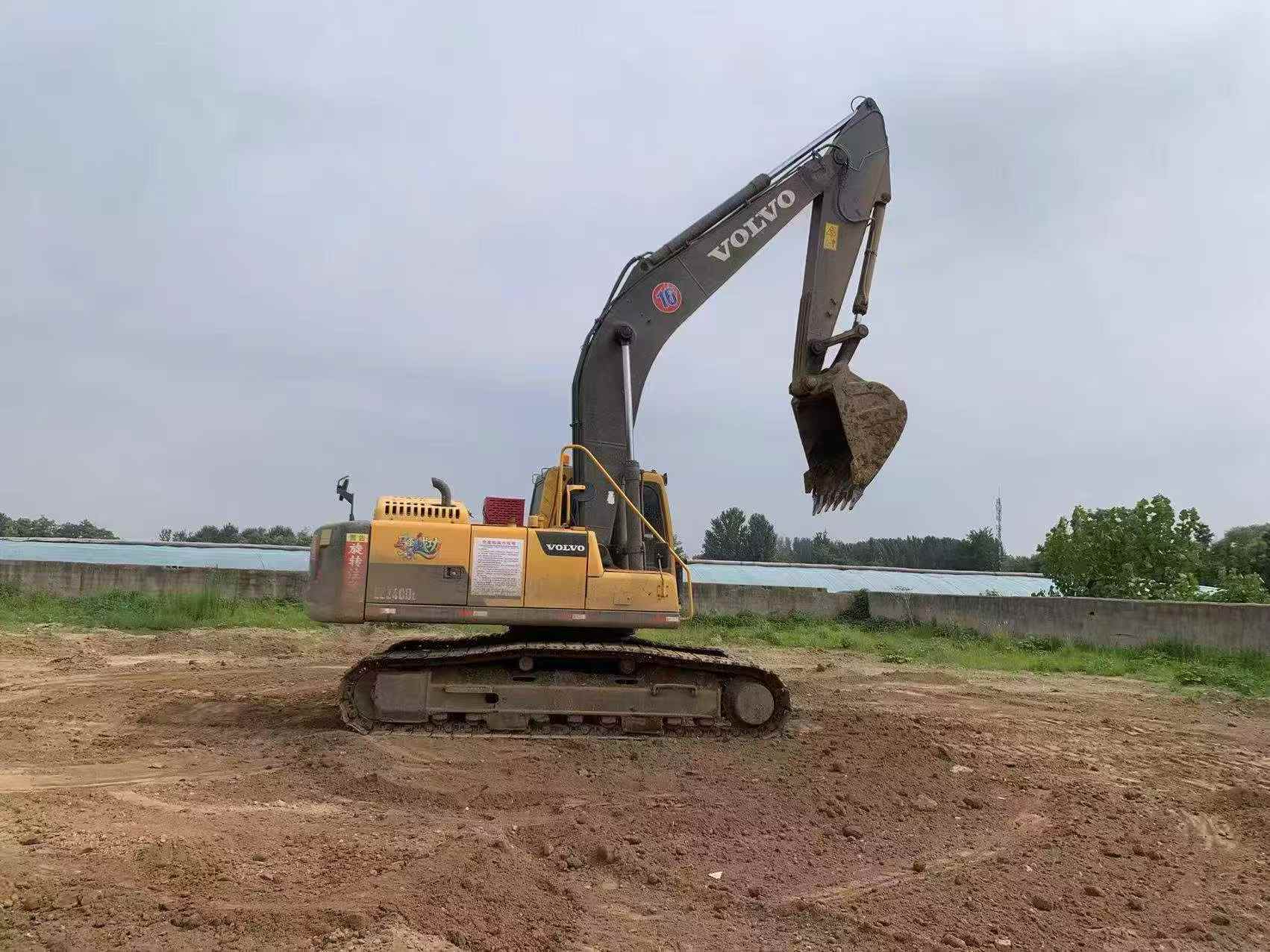 Buy Volvo EC240 Used Excavator / 3 Buy Volvo EC240 Used Excavator / 3