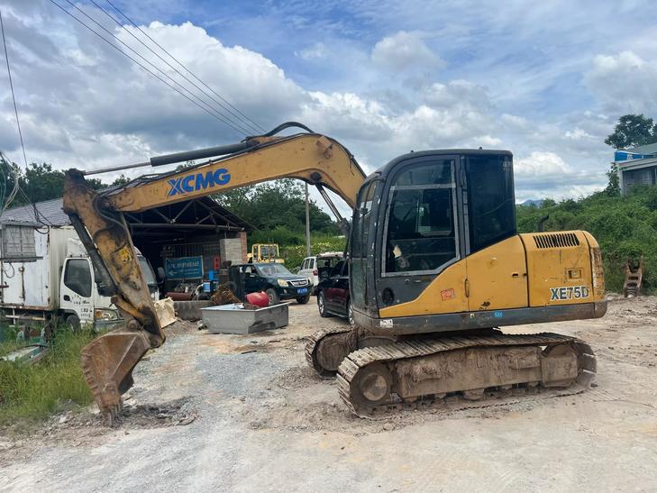Buy XCMG XE75C Used Excavator / 1
