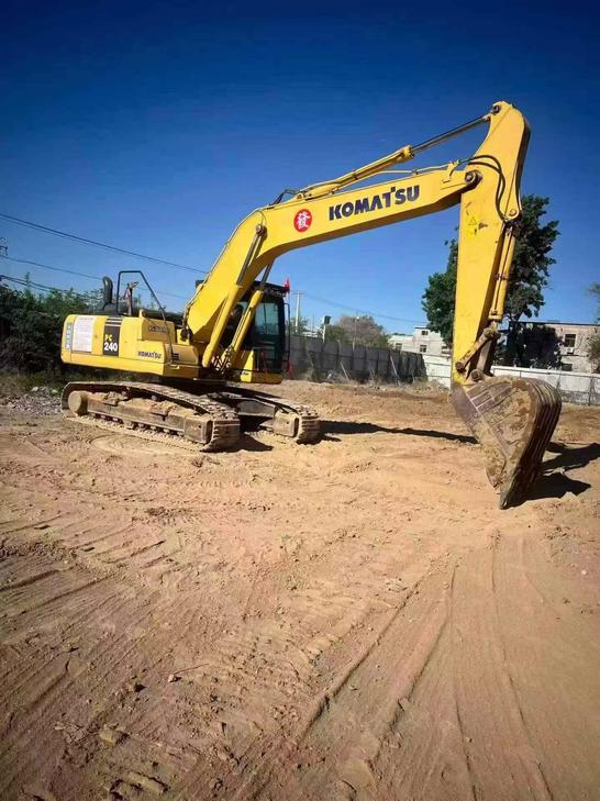 Buy Komatsu PC220 Used Excavator / 1