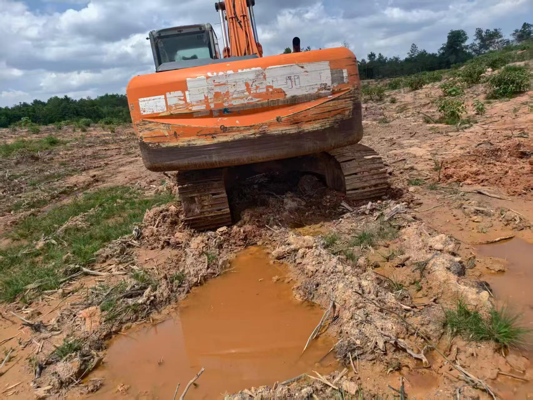 Buy Hitachi EX200-3 Used Excavator / 2