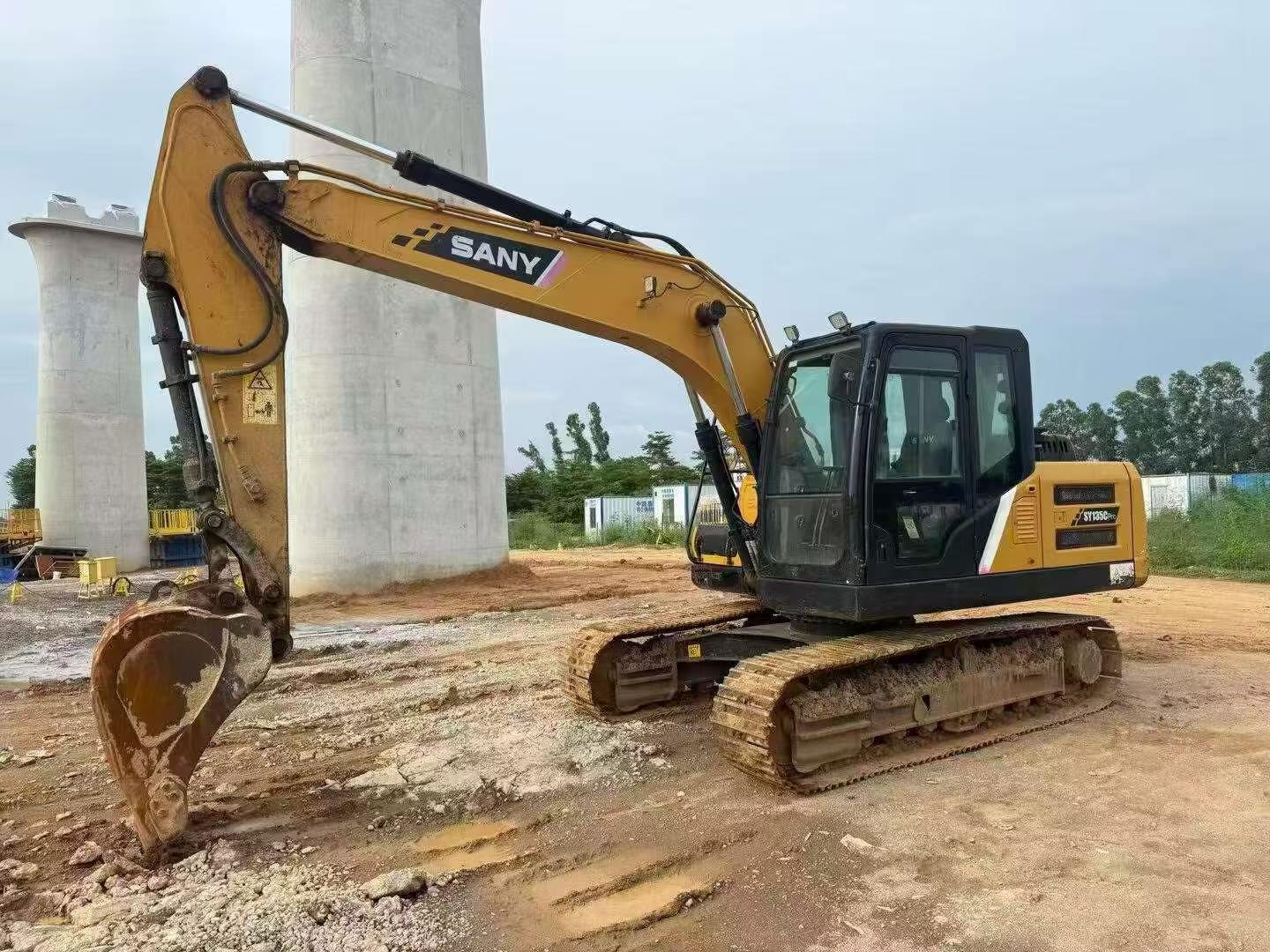 Buy Sany SY135 Used Excavator / 2