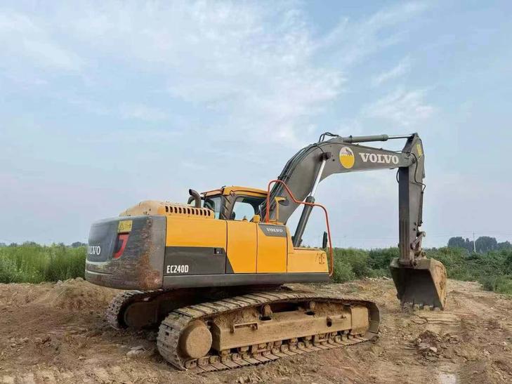 Buy Volvo EC240 Used Excavator / 1