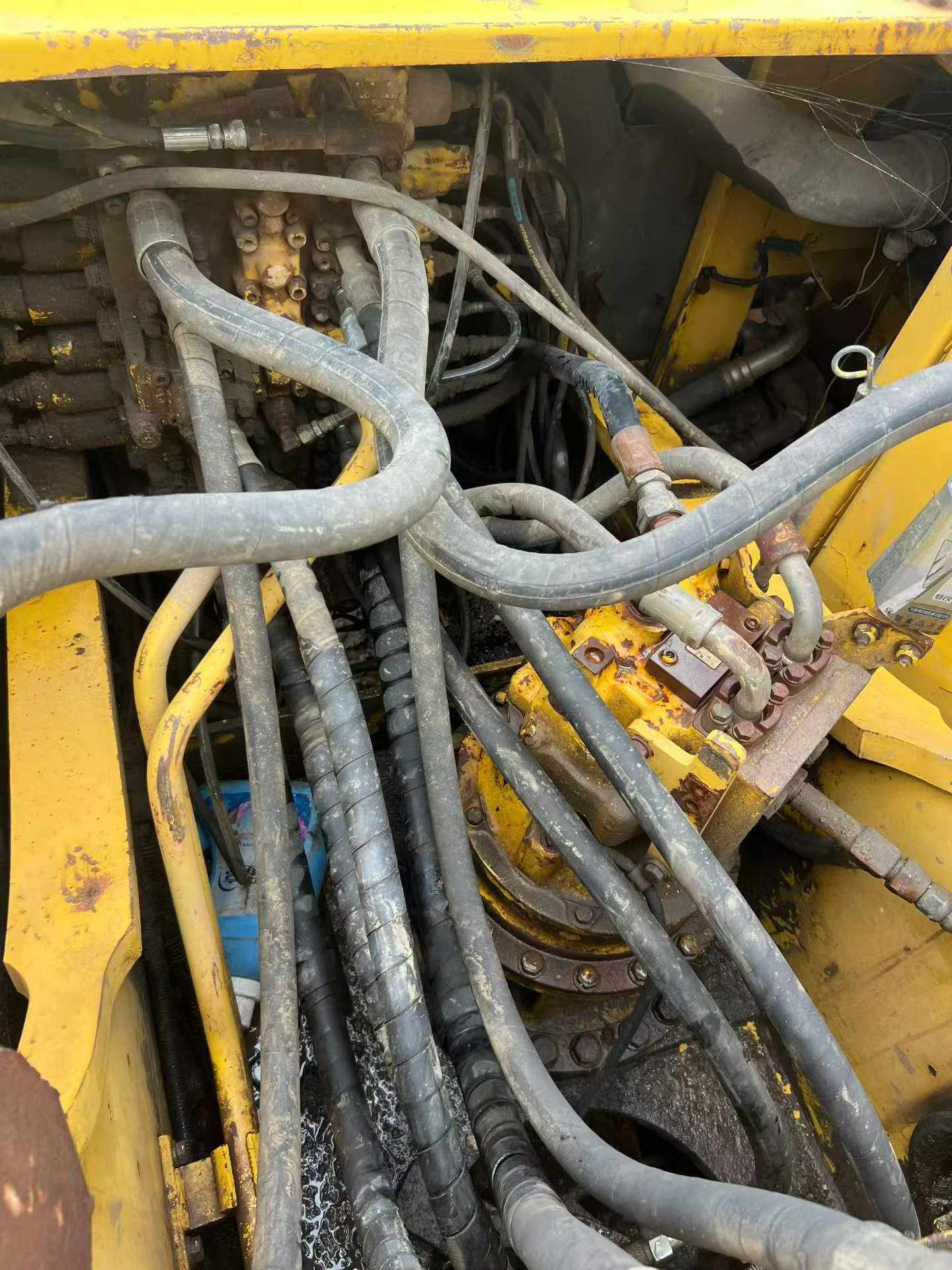 Buy Komatsu PC200-7 Used Excavator / 4