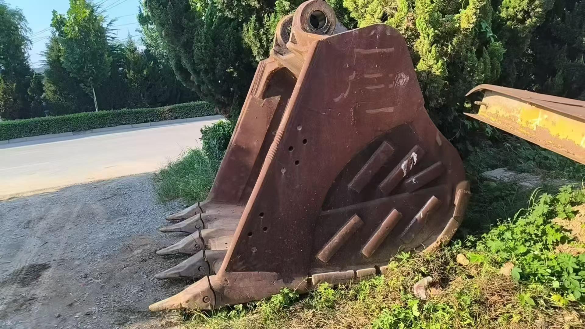 Buy XCMG XE900C Used Excavator / 3