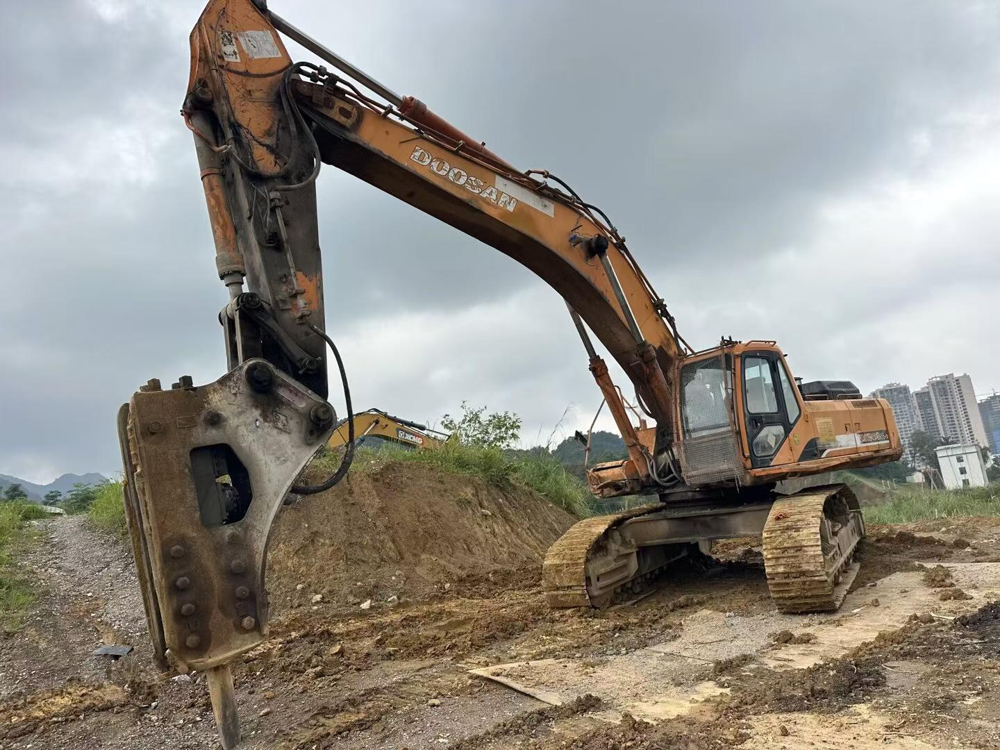 شراء حفارة Doosan DX500-SS مستعملة / 3