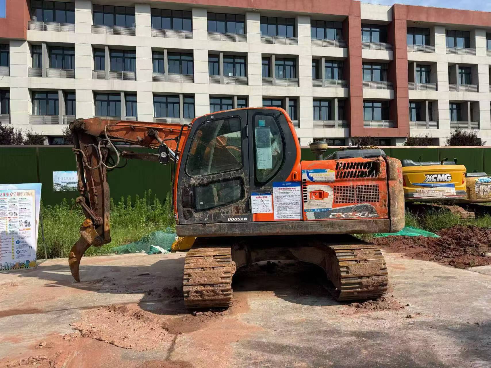Buy Doosan S130W-3 Used Excavator / 3
