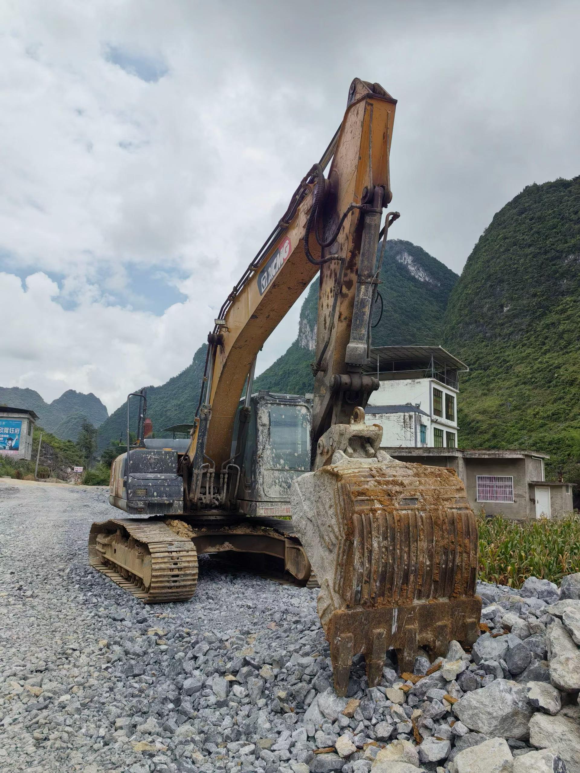 Buy XCMG XE200 Used Excavator / 6