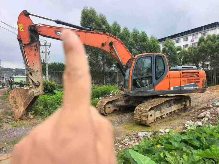 Buy Doosan DH220 Used Excavator / 1