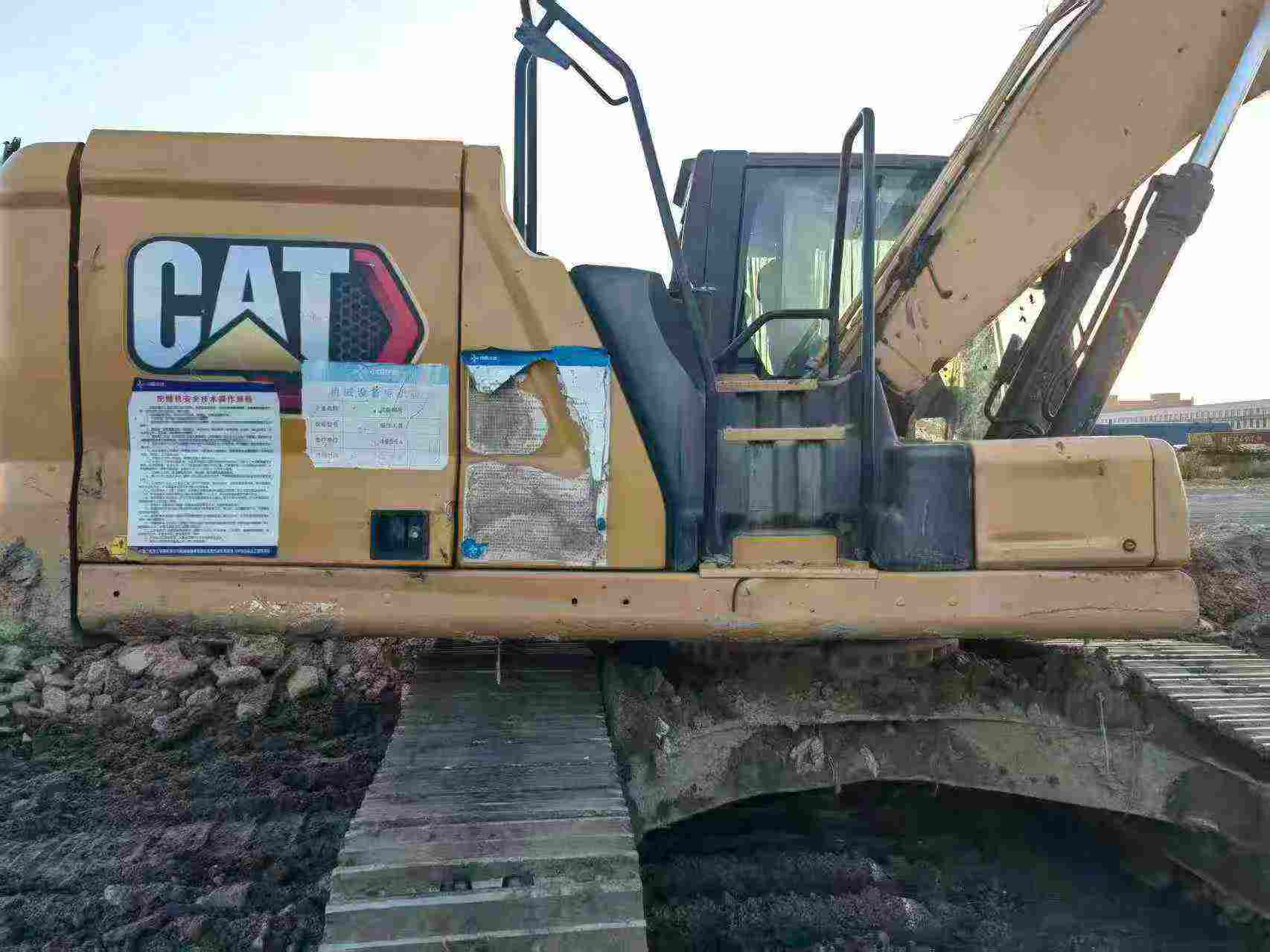 Buy Caterpillar 323 Used Excavator / 5