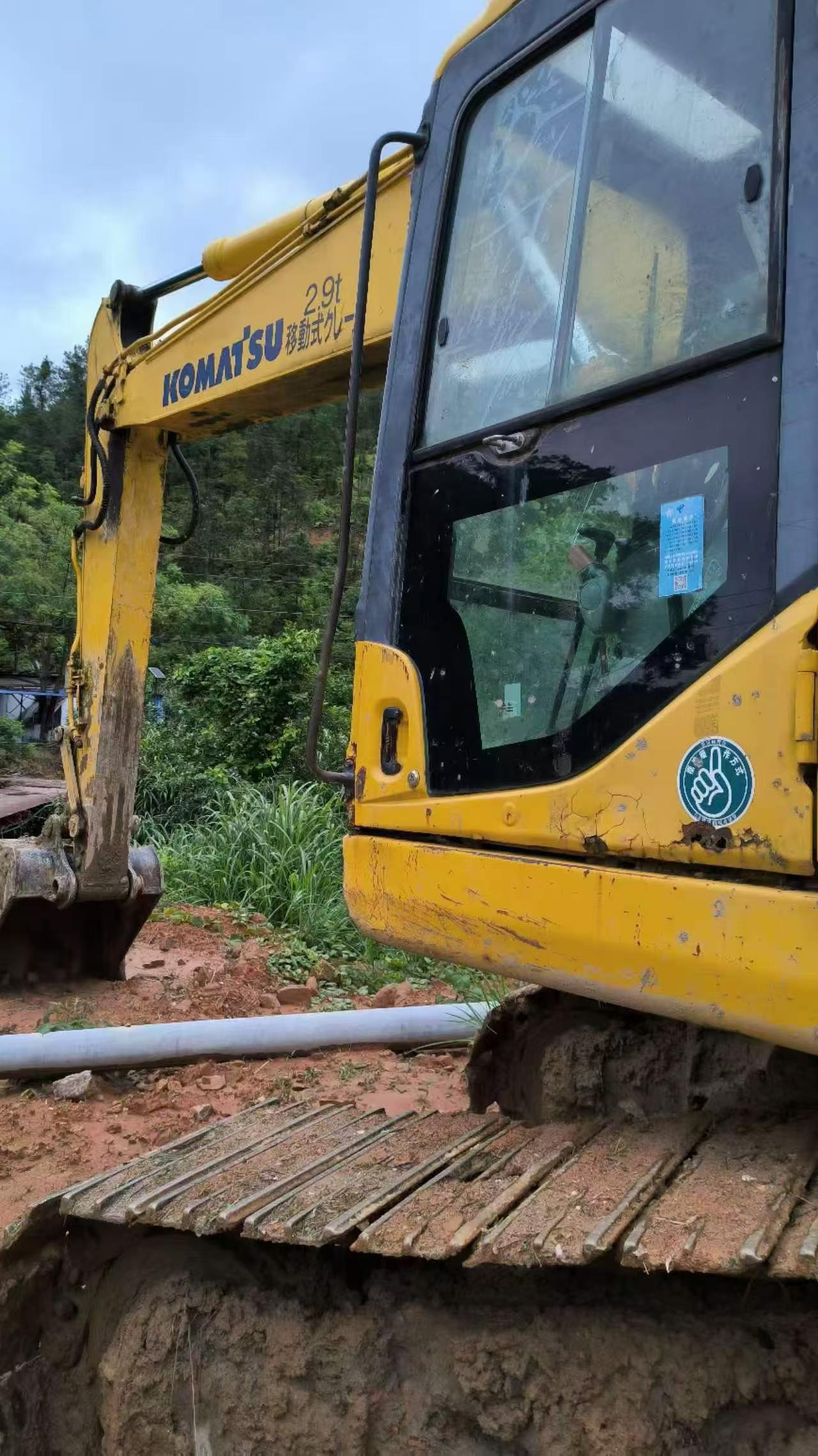 Buy Komatsu PC200-7 Used Excavator / 4