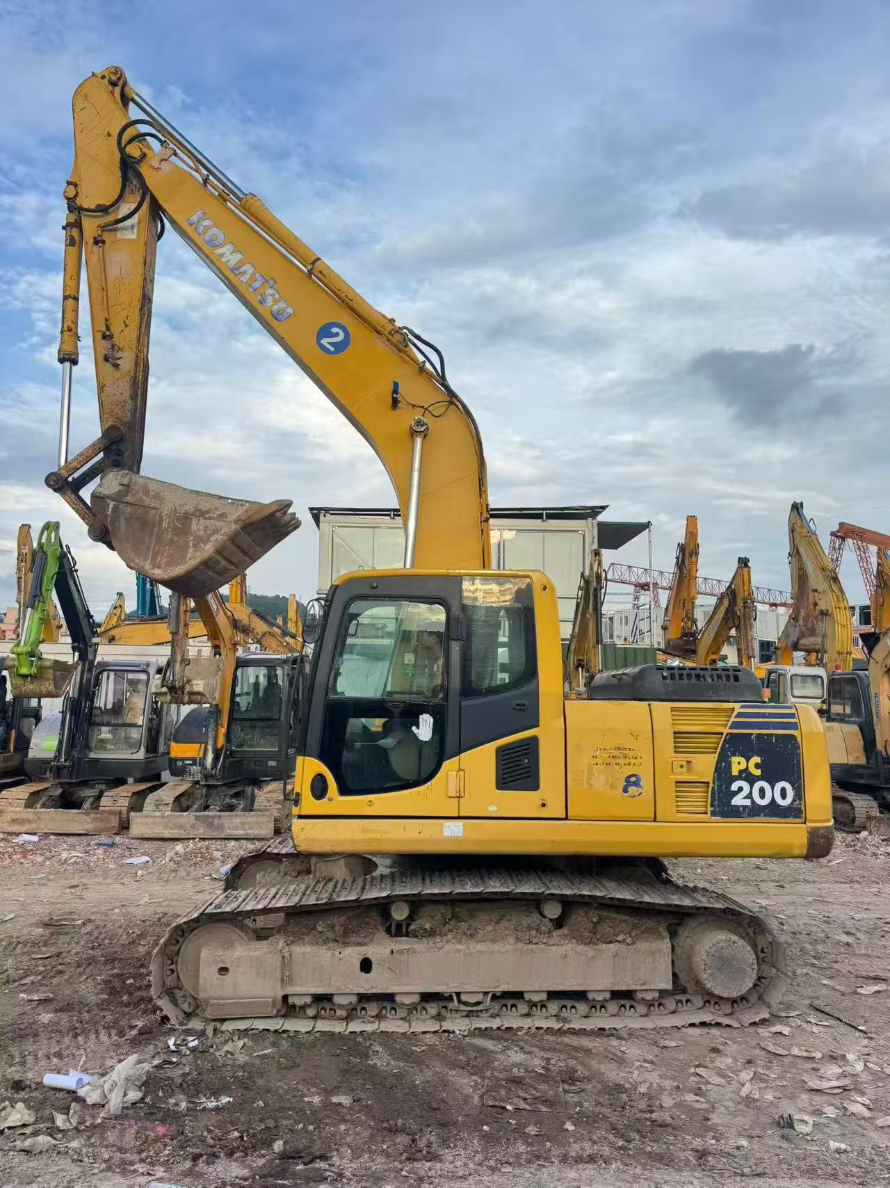 Buy Komatsu PC200-8 Used Excavator / 2