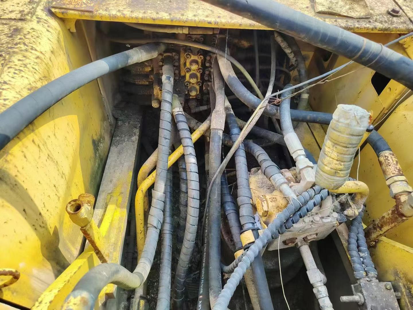Buy Komatsu PC220-8 Used Excavator / 5