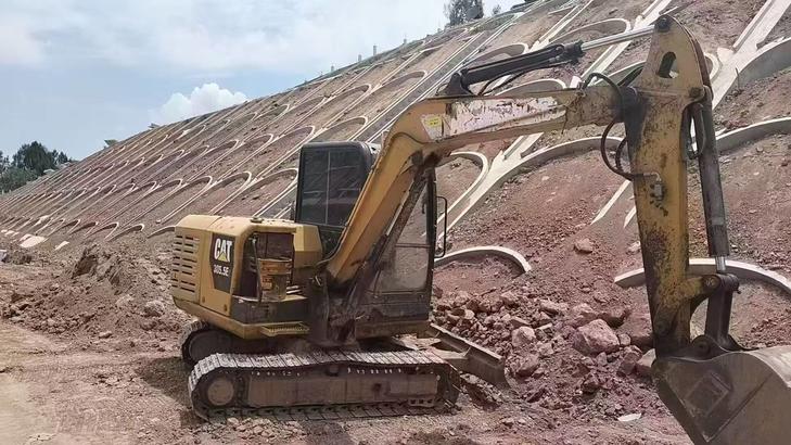 Buy Caterpillar 305.5 Used Excavator / 1