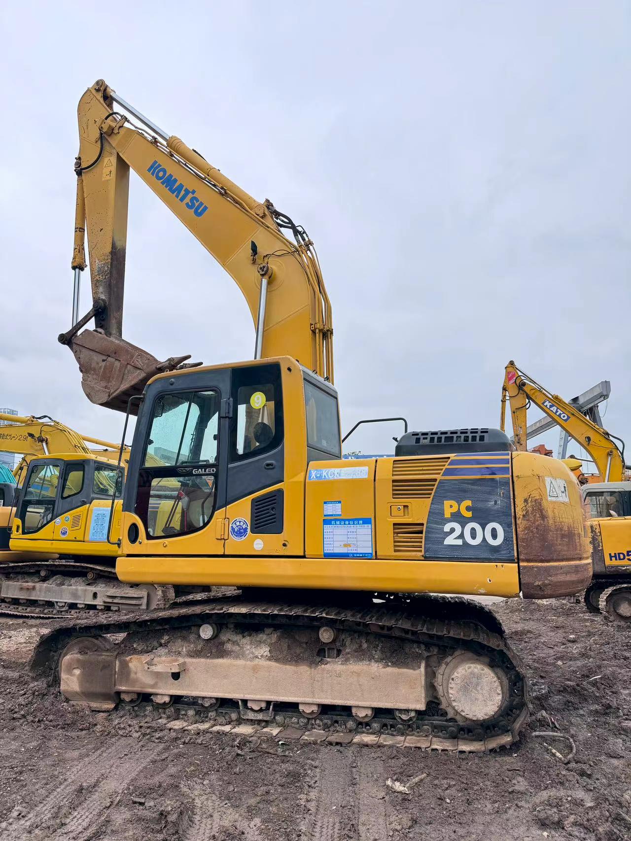 Buy Komatsu PC200-8 Used Excavator / 2