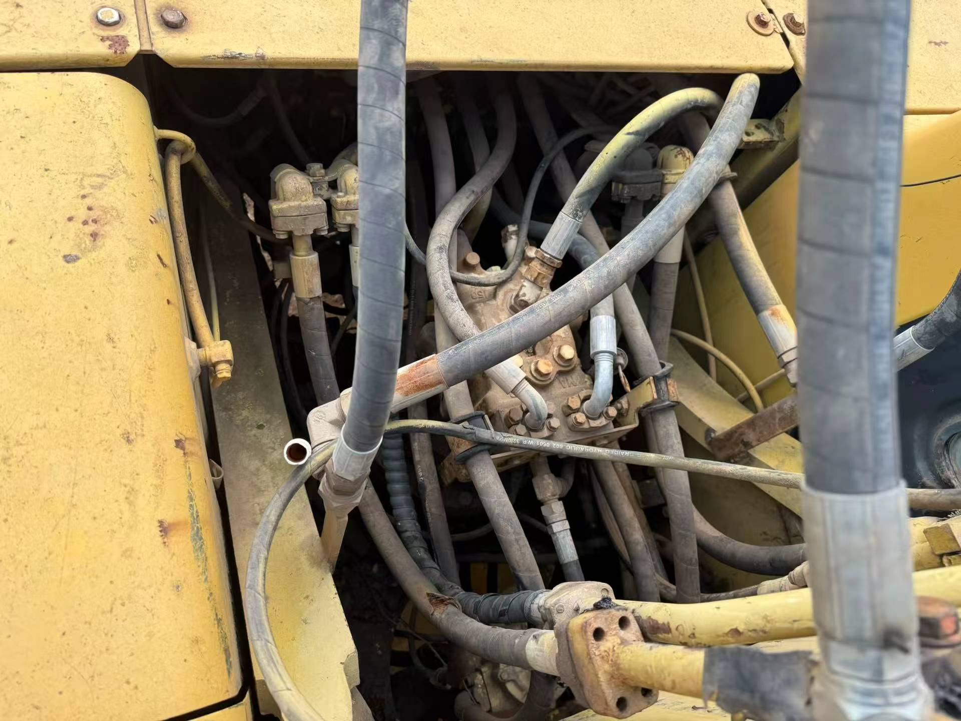 Buy Komatsu PC200-6 Used Excavator / 3