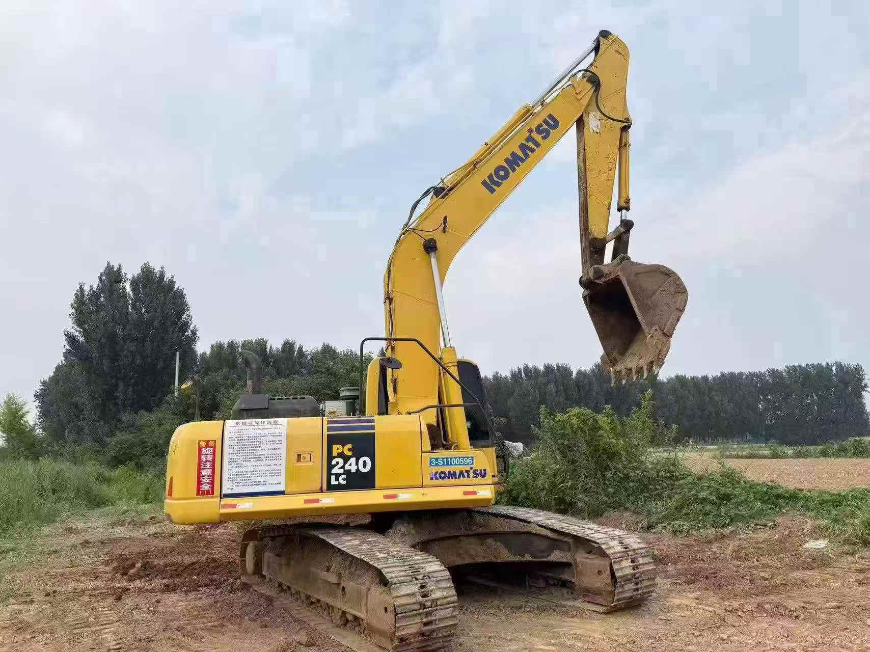 Buy Komatsu PC240-6 Used Excavator / 7