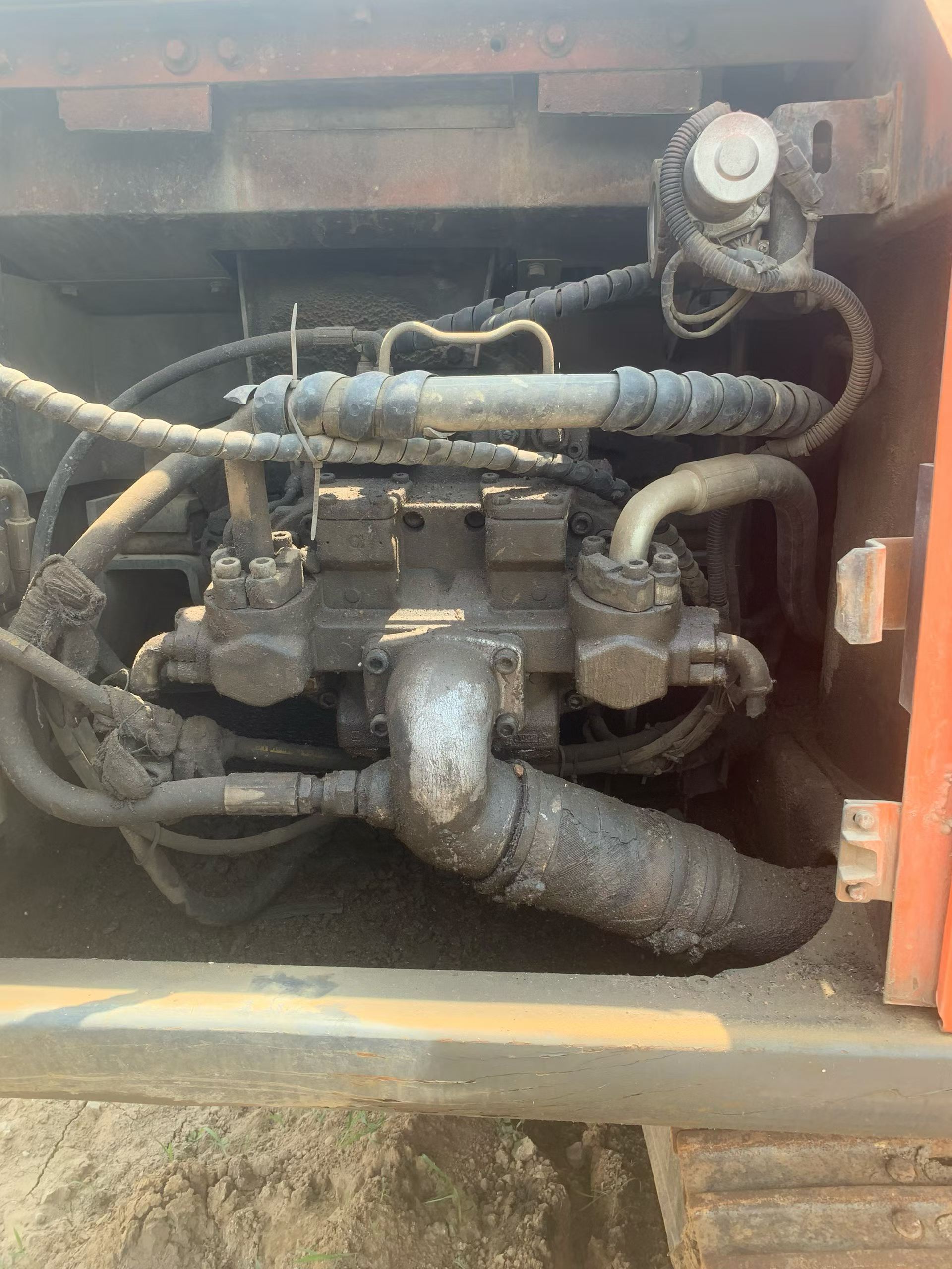 Buy Hitachi EX200-5 Used Excavator / 4 Buy Hitachi EX200-5 Used Excavator / 4