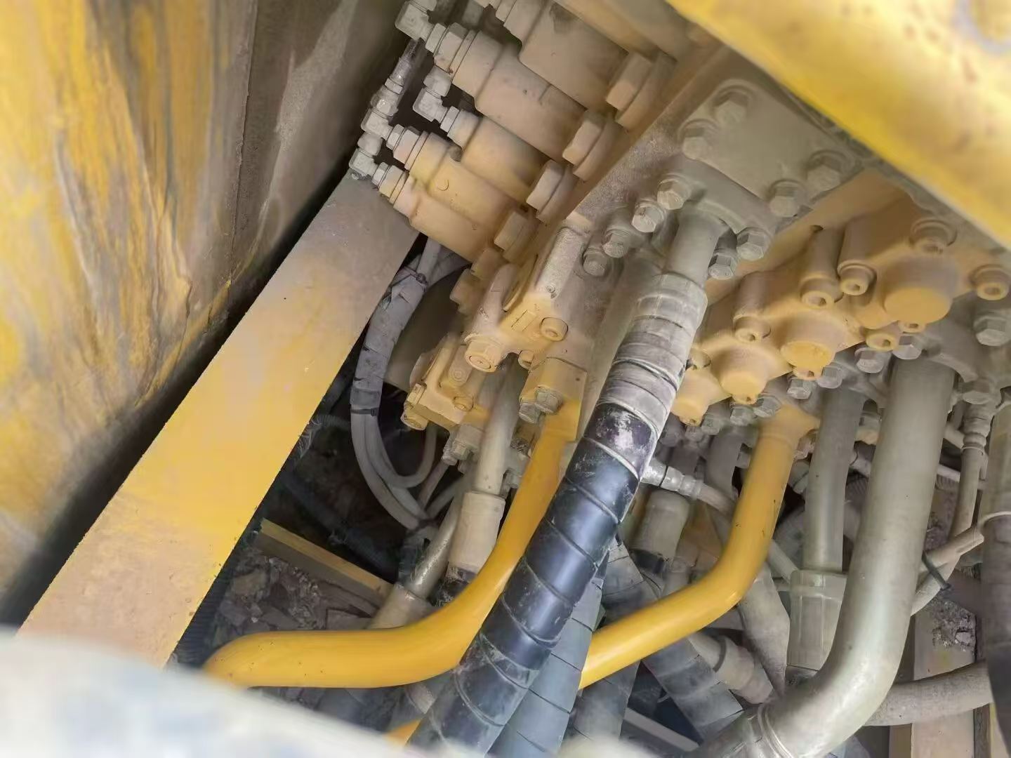 Buy Komatsu PC210 Used Excavator / 2