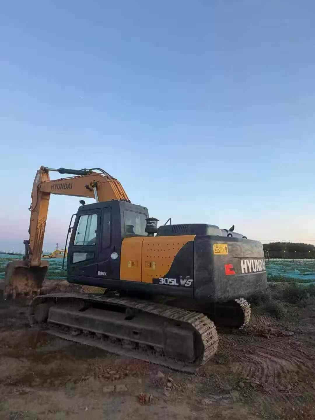 Buy Hyundai R305LVS Used Excavator / 5