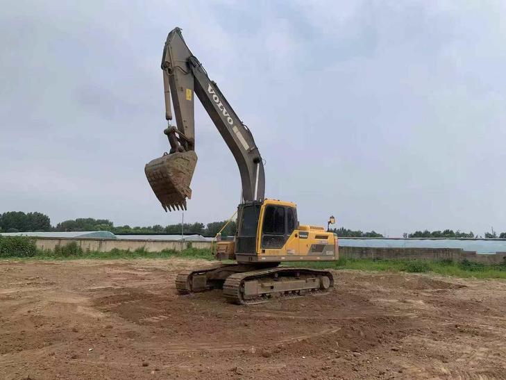 Buy Volvo EC240 Used Excavator / 1