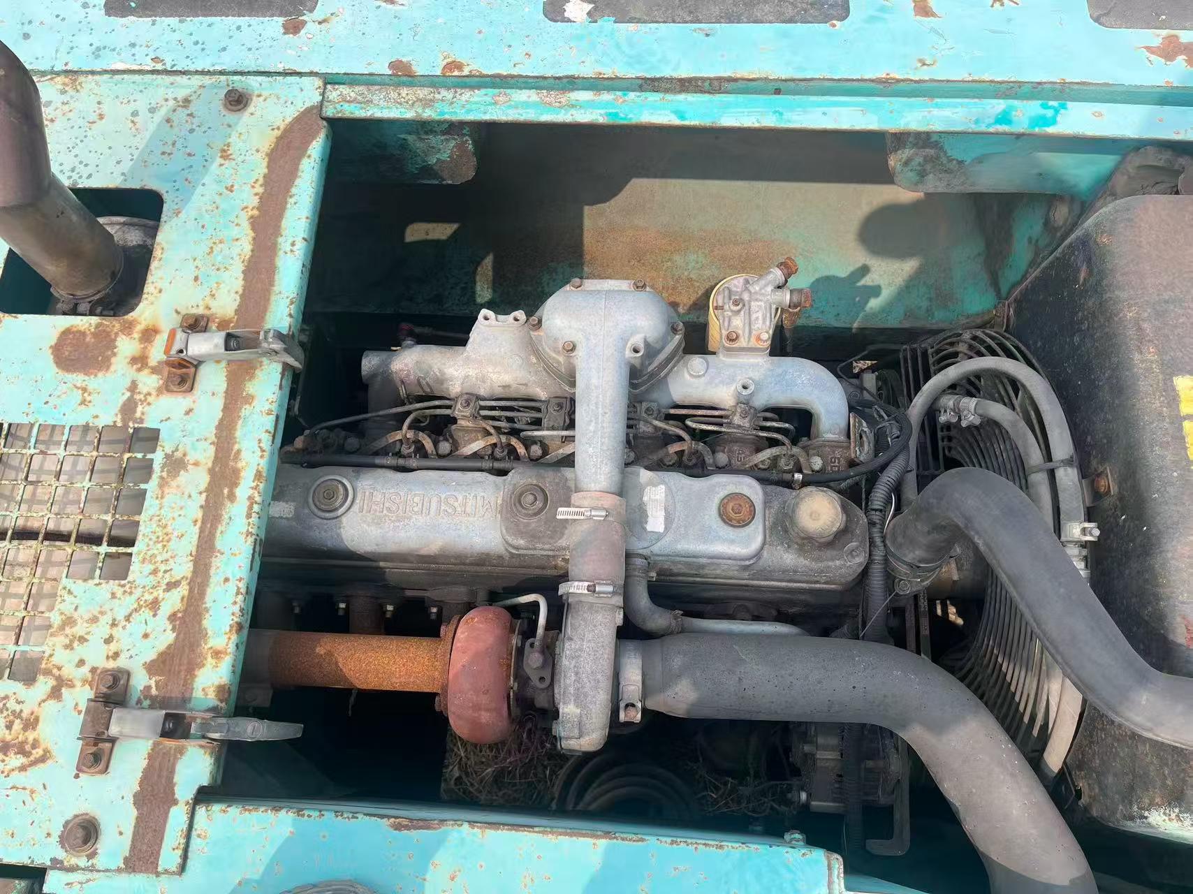 Buy Kobelco SK200-6 Used Excavator / 3