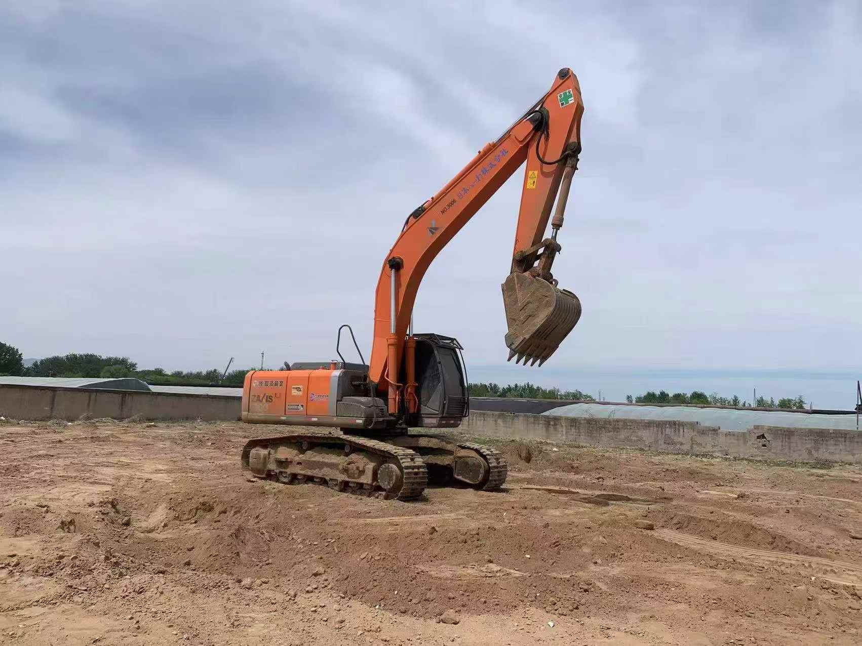 Buy Hitachi ZX270-3 Used Excavator / 3
