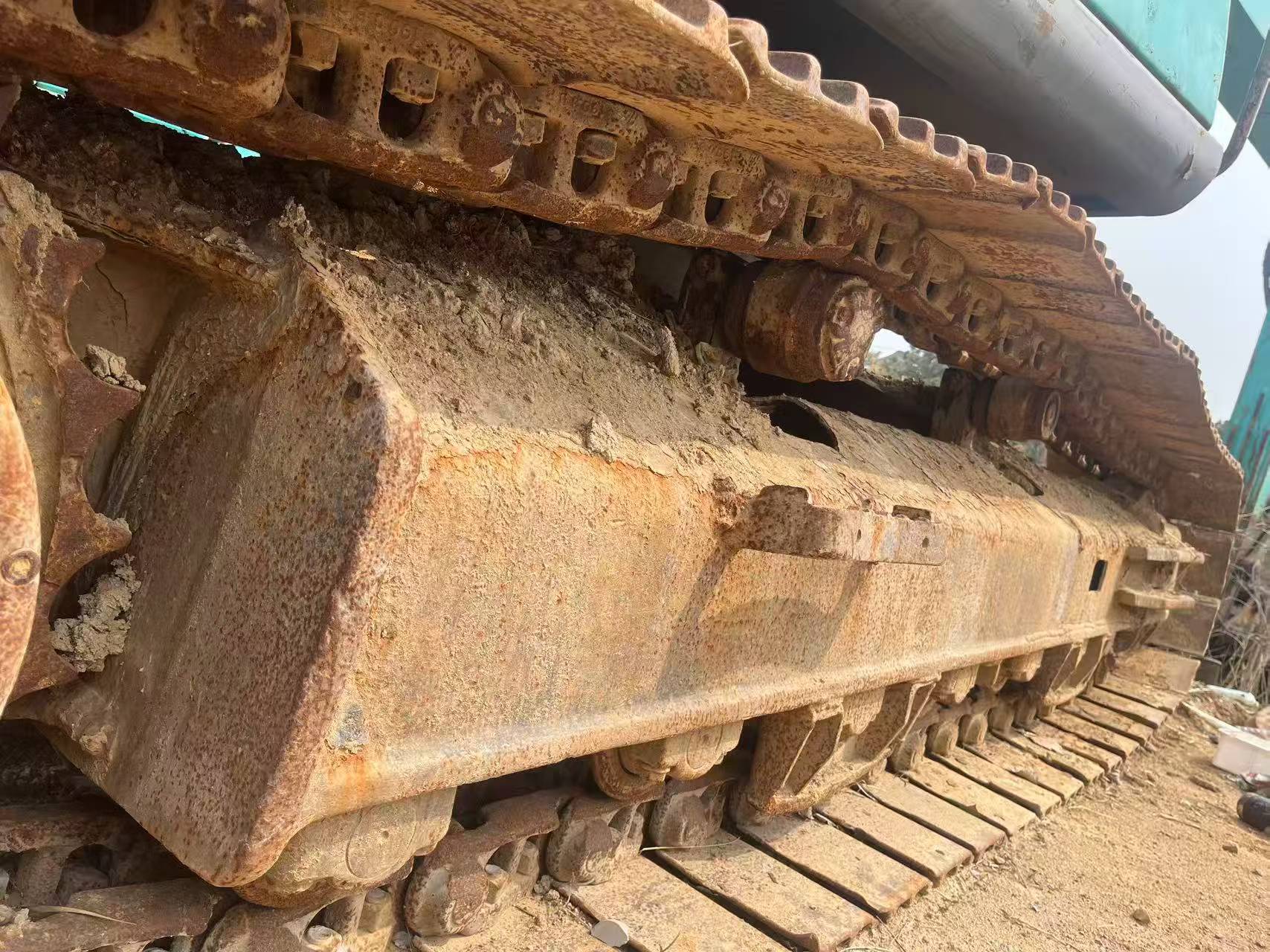 Buy Kobelco SK200-6 Used Excavator / 6