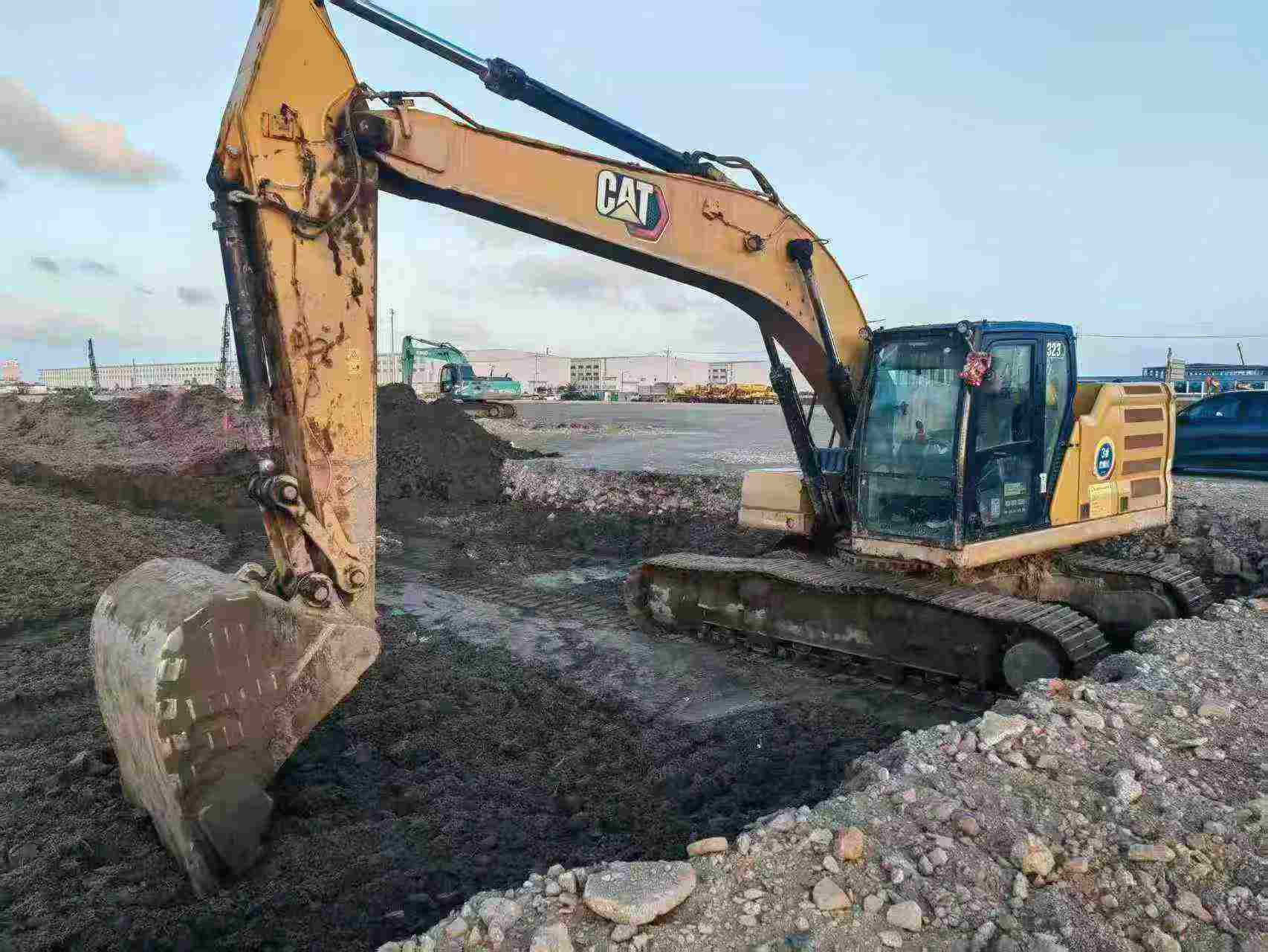 Buy Caterpillar 323 Used Excavator / 7