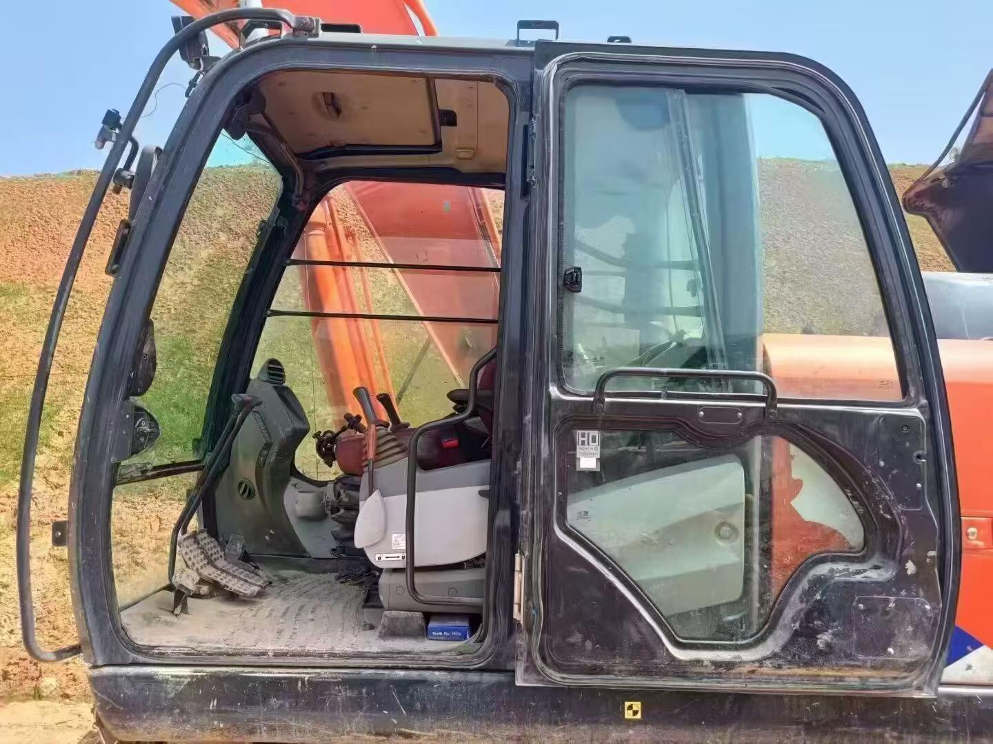 Buy Hitachi ZH200-5A Used Excavator / 4