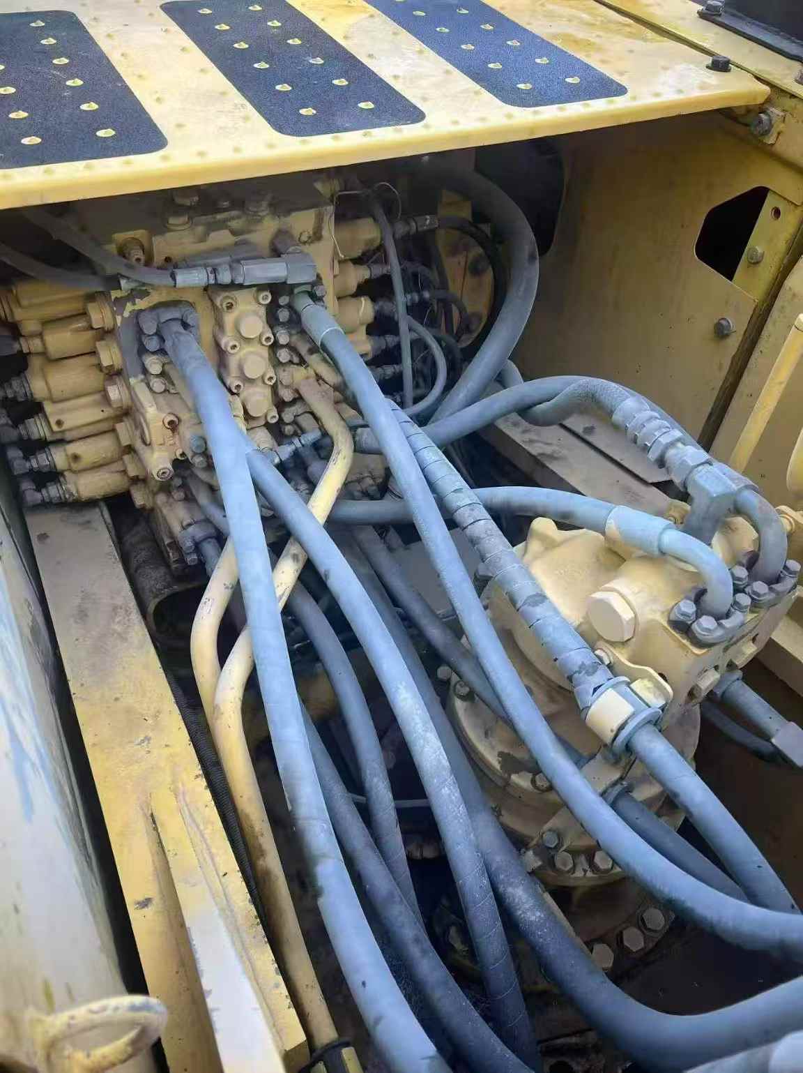 Buy Komatsu PC220 Used Excavator / 8 Buy Komatsu PC220 Used Excavator / 8