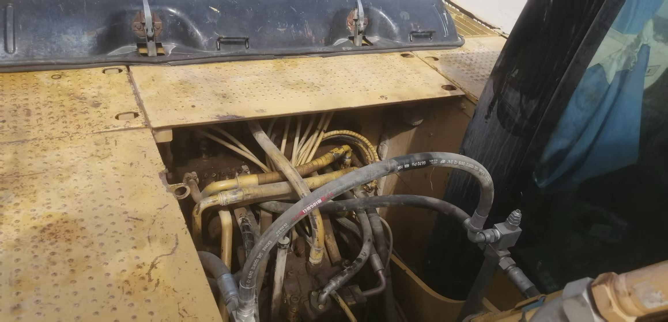 Buy Caterpillar 320D Used Excavator / 5