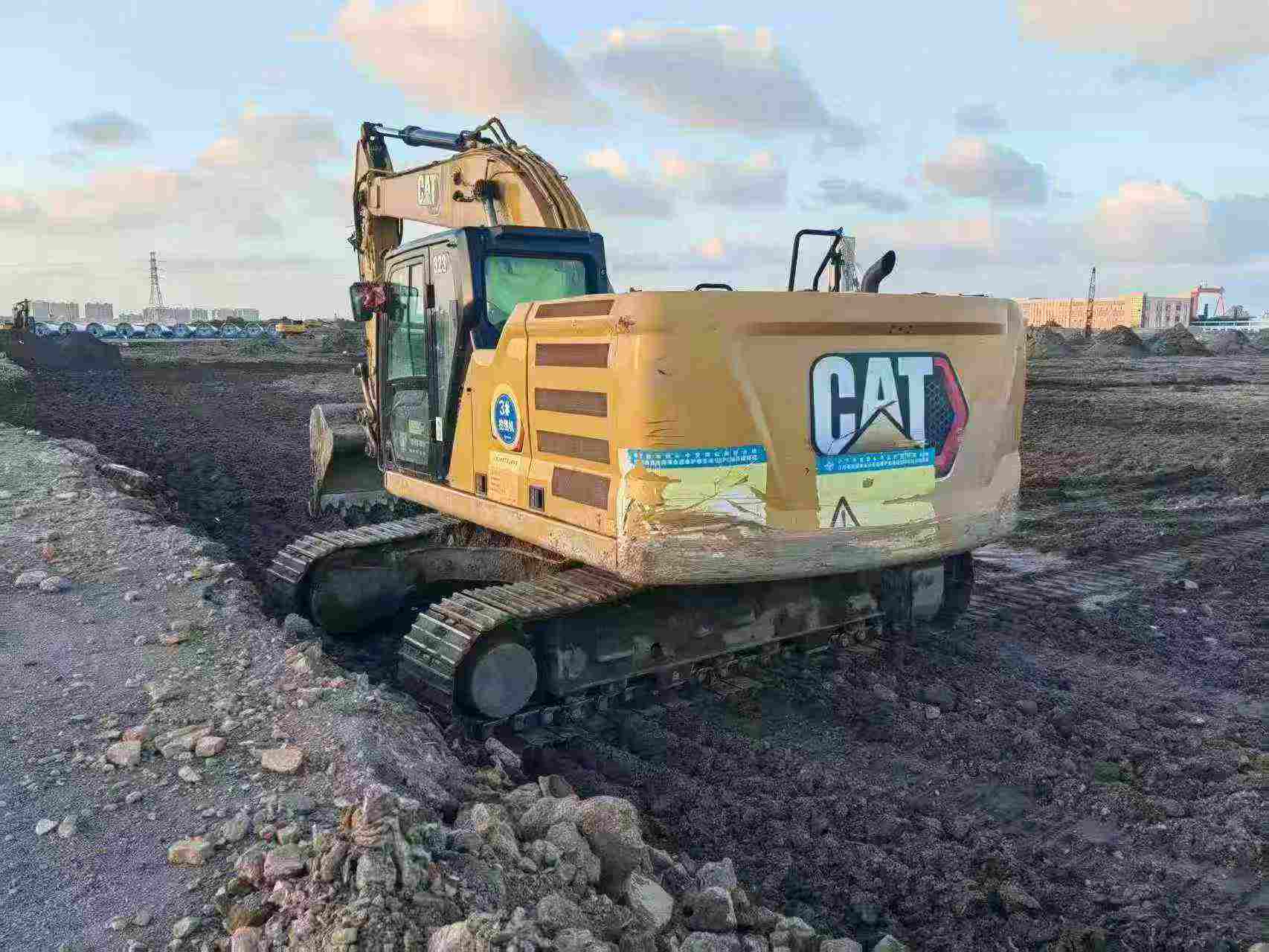 Buy Caterpillar 323 Used Excavator / 8