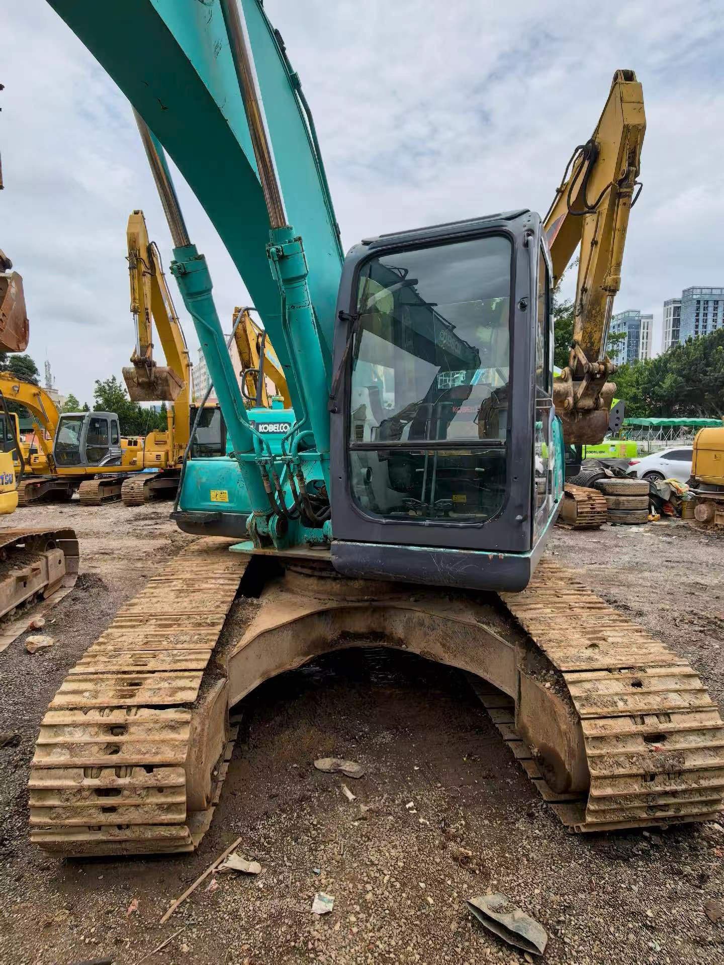 Buy Kobelco SK200 Used Excavator / 7