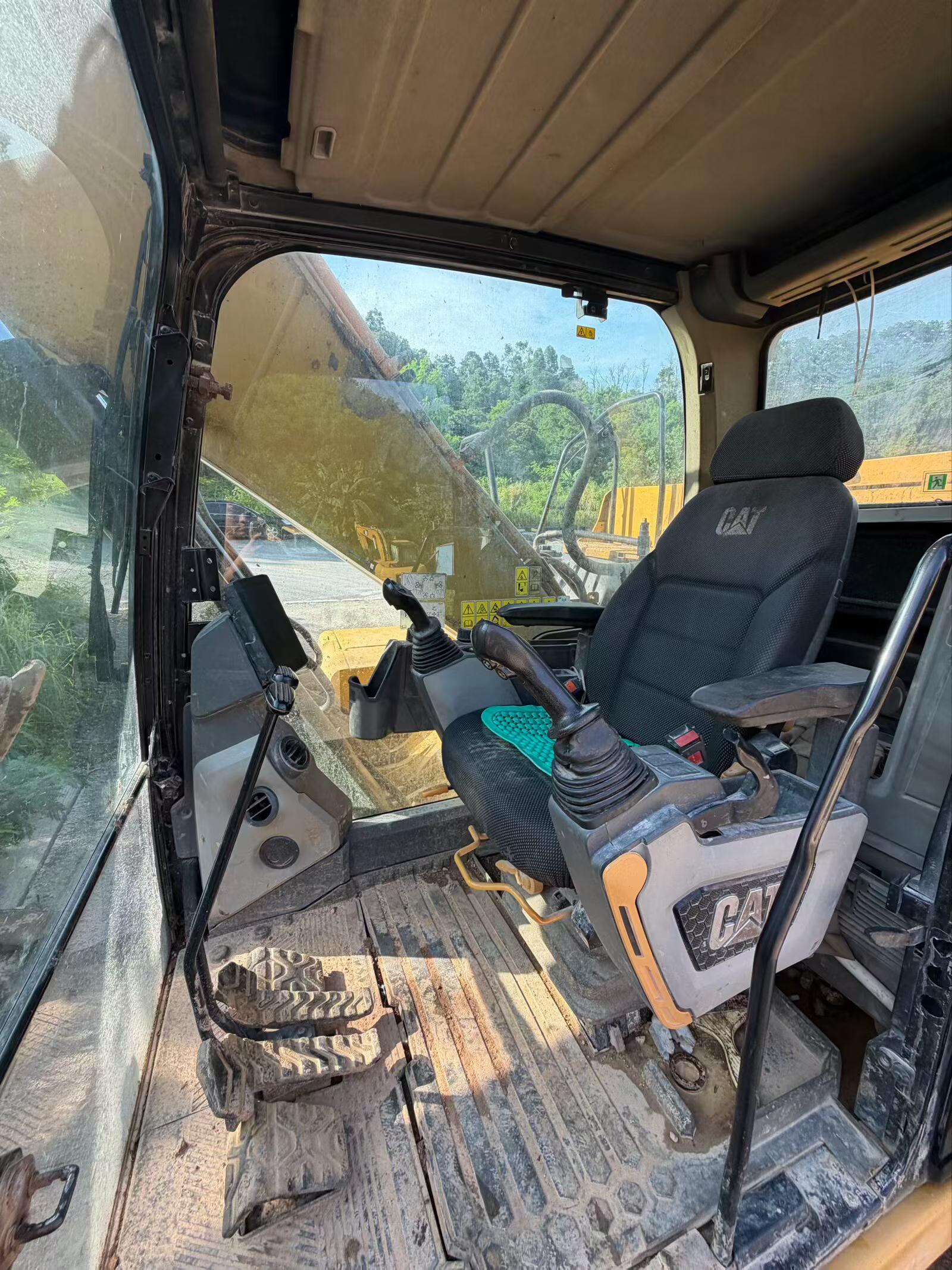 Buy Caterpillar 323 Used Excavator / 6