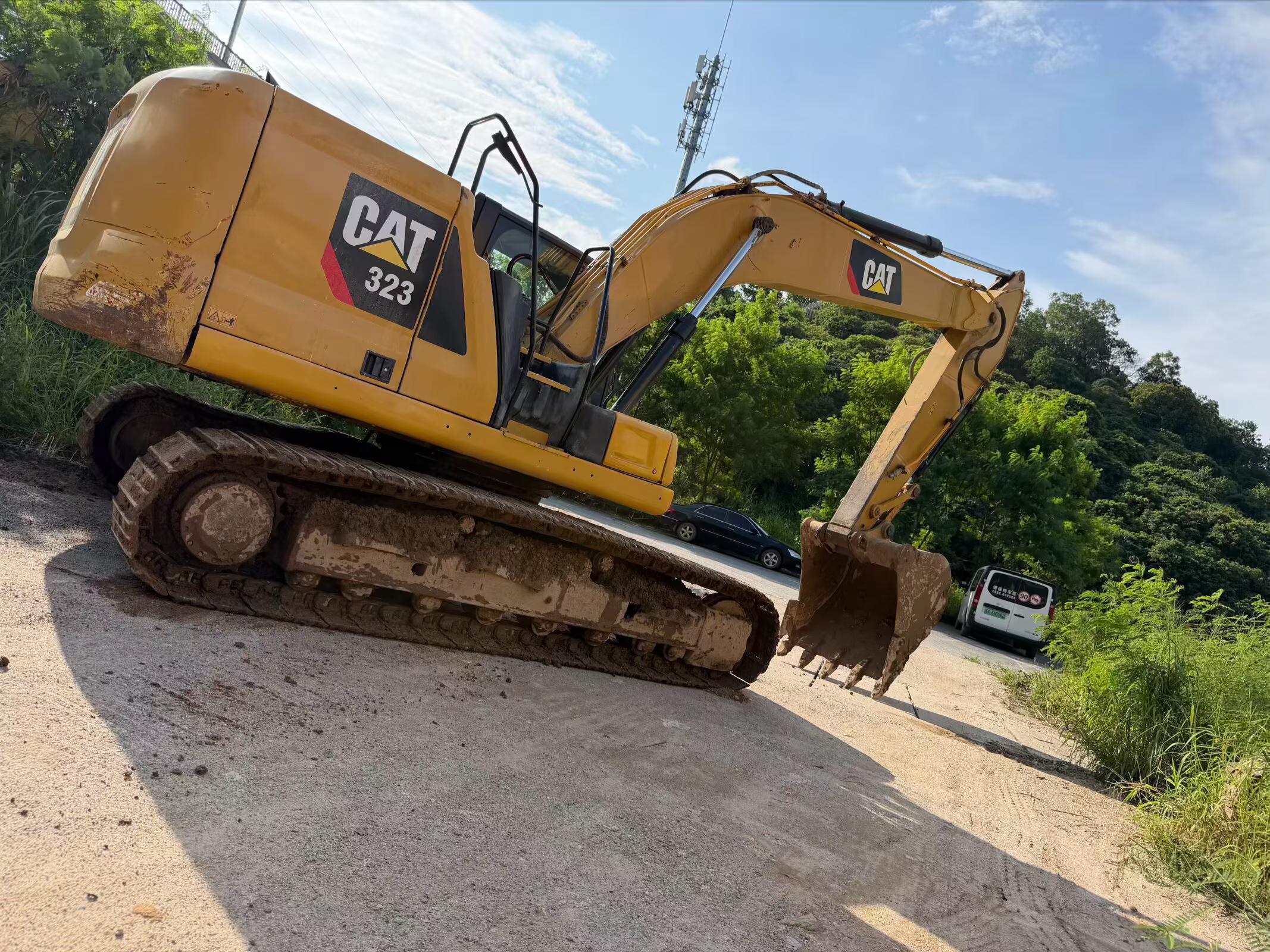Buy Caterpillar 323 Used Excavator / 2