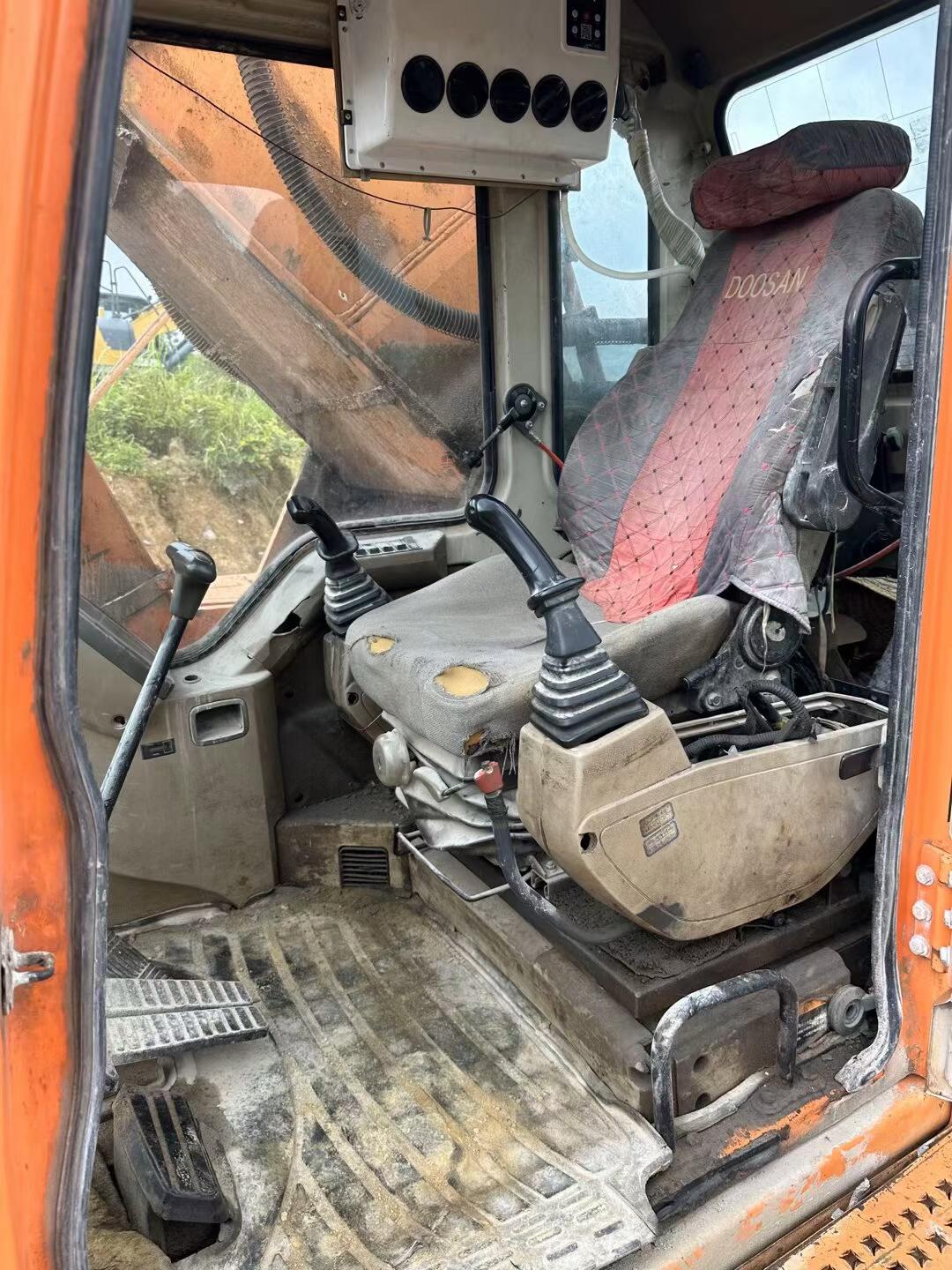شراء حفارة Doosan DX500-SS مستعملة / 4